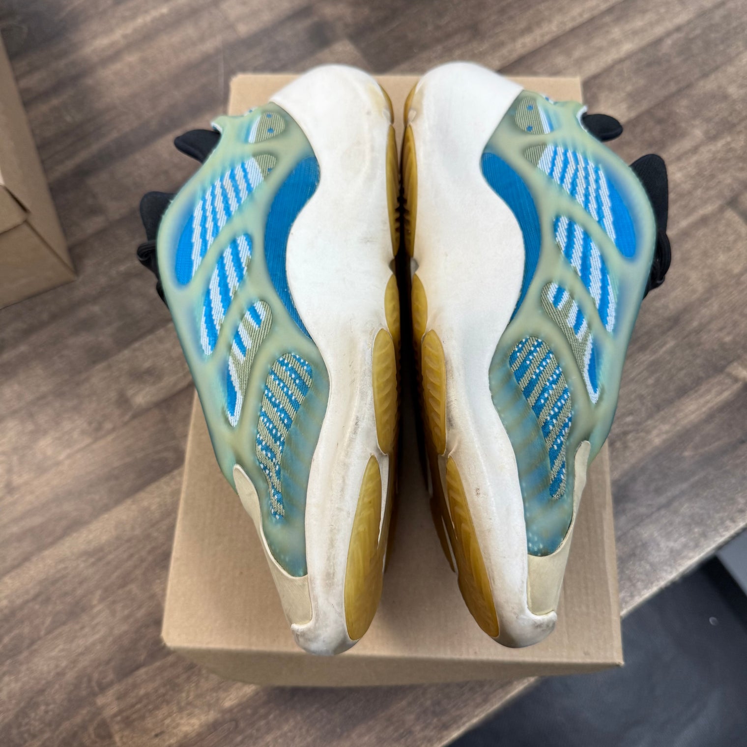 Arzareth Yeezy 700 V3 (USED, No Box)
