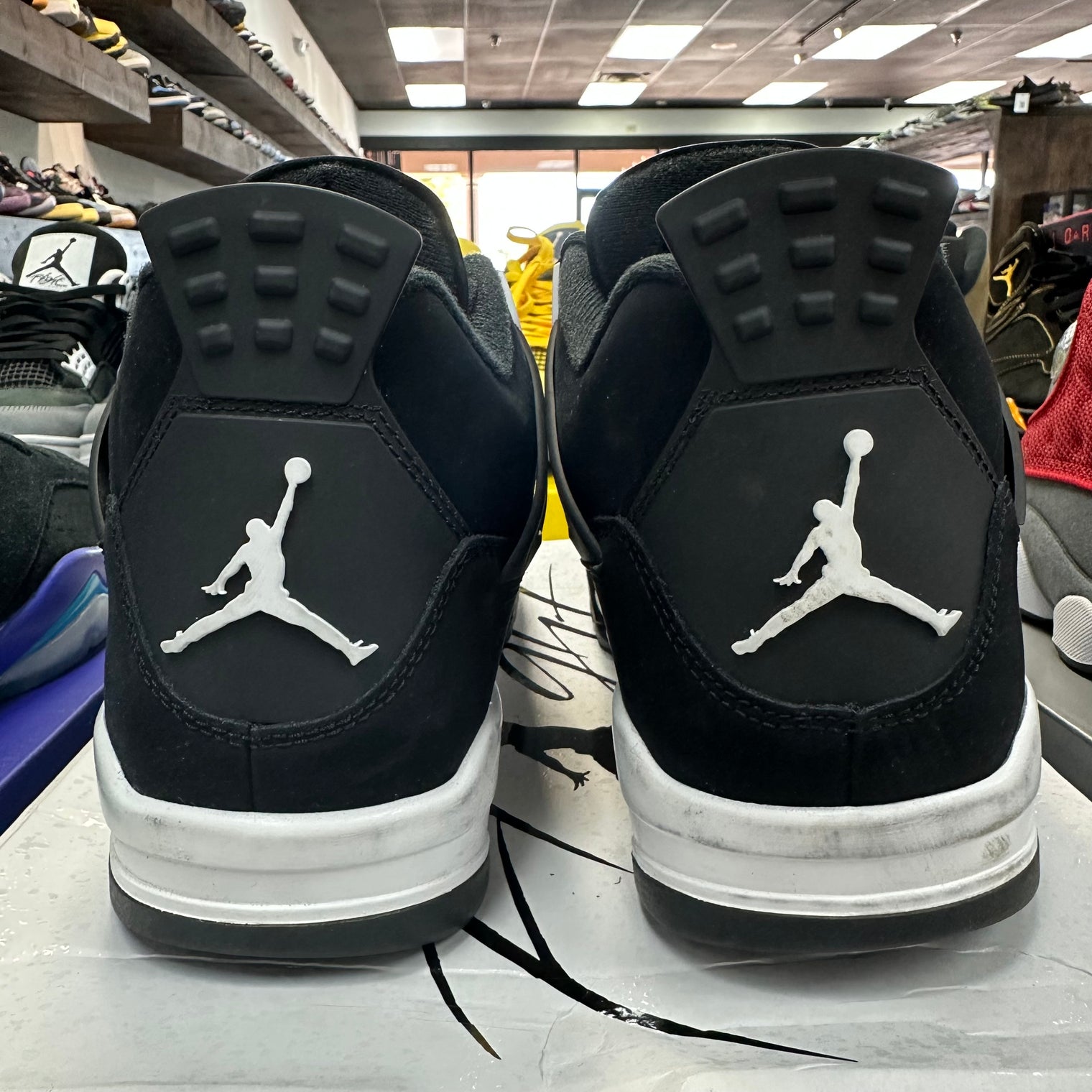 White Thunder Jordan 4 (USED)