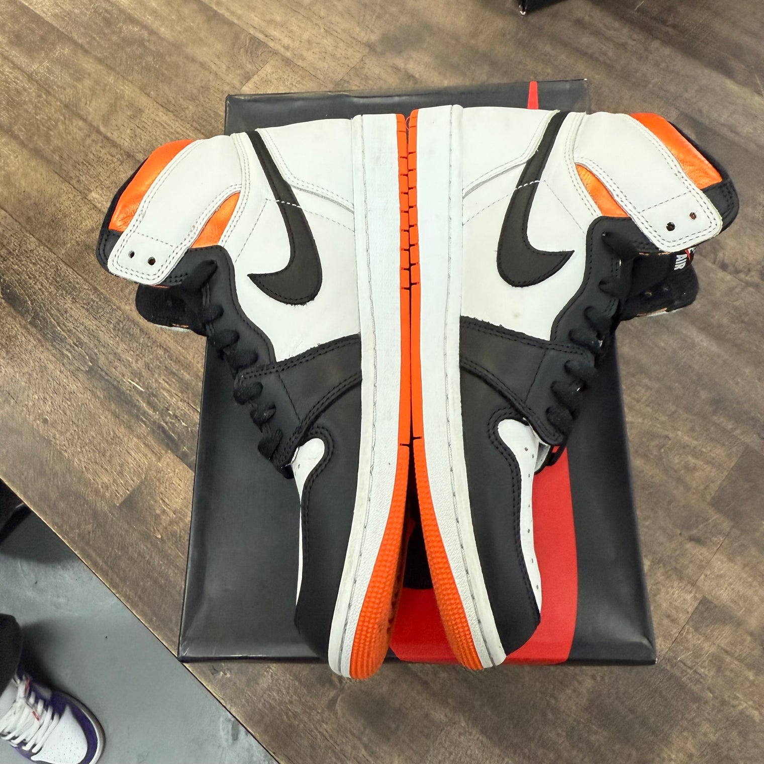 Jordan 1 High Electric Orange (USED)