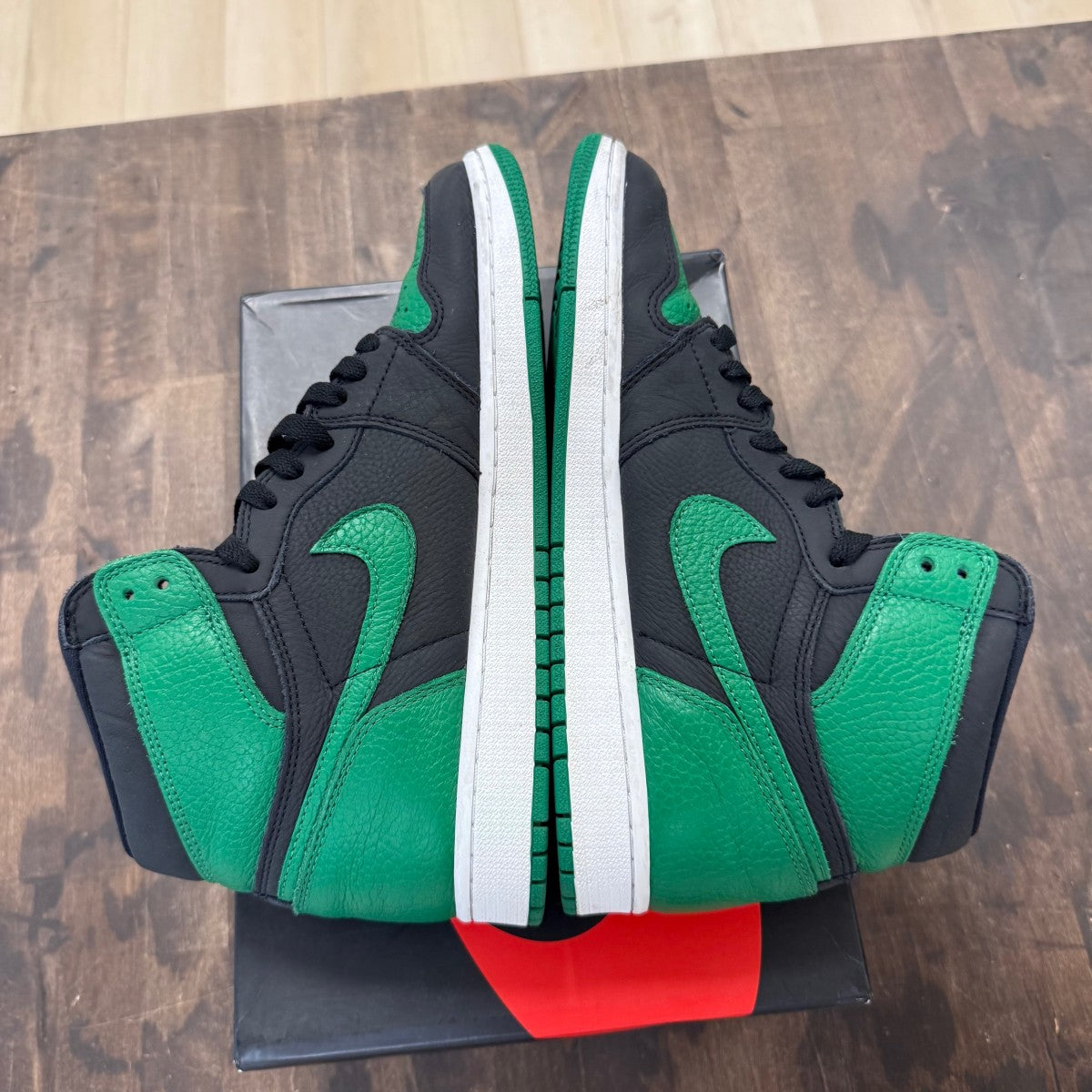 Jordan 1 Retro High Pine Green Black Size 9 (Pre-Owned) - Image 3