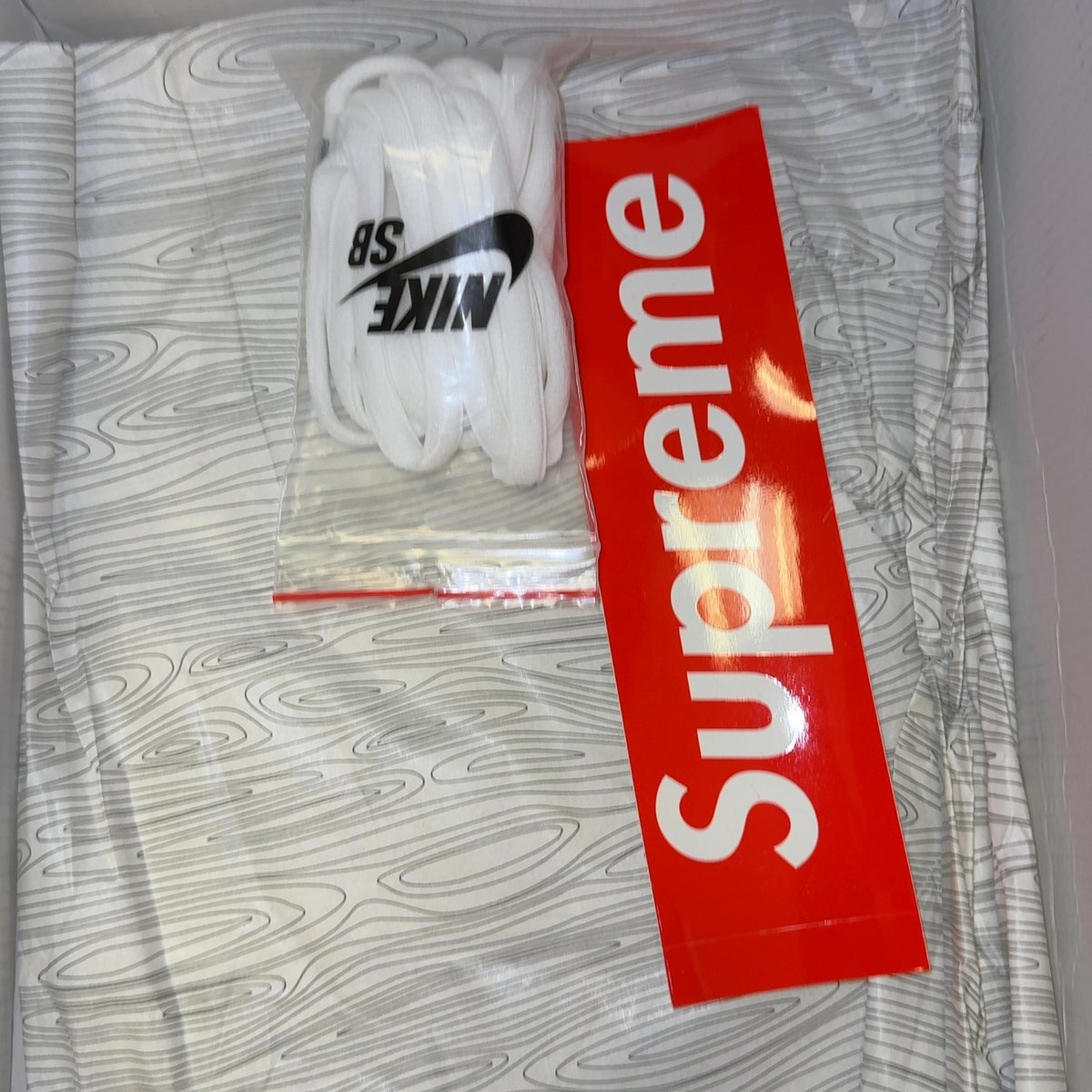 Nike SB Dunk Low Supreme Jewel Swoosh Gold Size 12 (Pre-Owned) - aux
