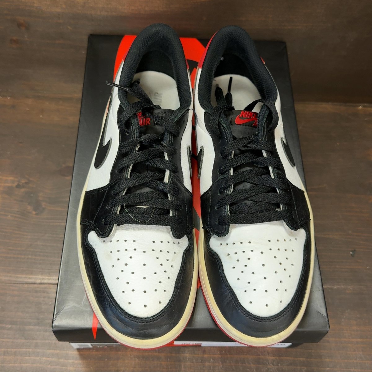 Jordan 1 Retro Low OG Black Toe (2023) Size 10 (Pre-Owned) - tag