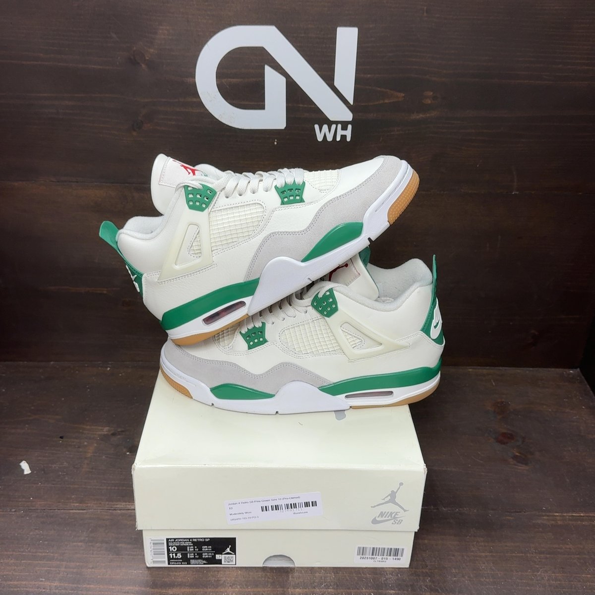 Jordan 4 Retro SB Pine Green Size 10 (Pre-Owned) - front
