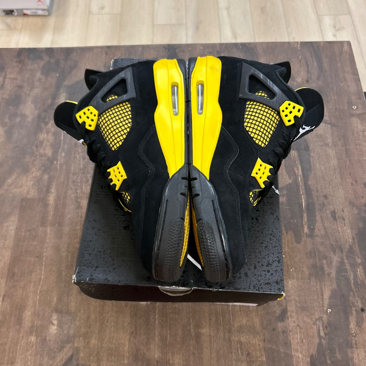 Jordan 4 Retro Thunder (2023) - Image 3