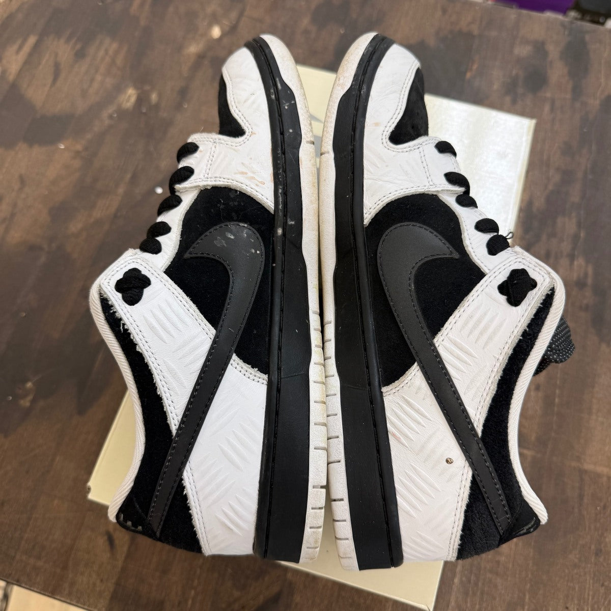 Nike SB Dunk Low TIGHTBOOTH Size 9.5 (Pre-Owned) - Image 3