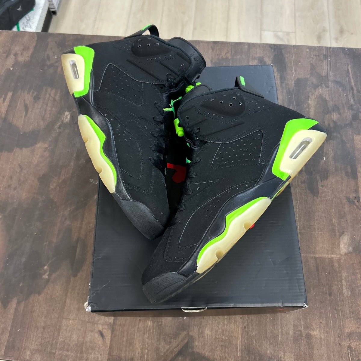 Jordan 6 Retro Electric Green Size 11 (Pre-Owned)