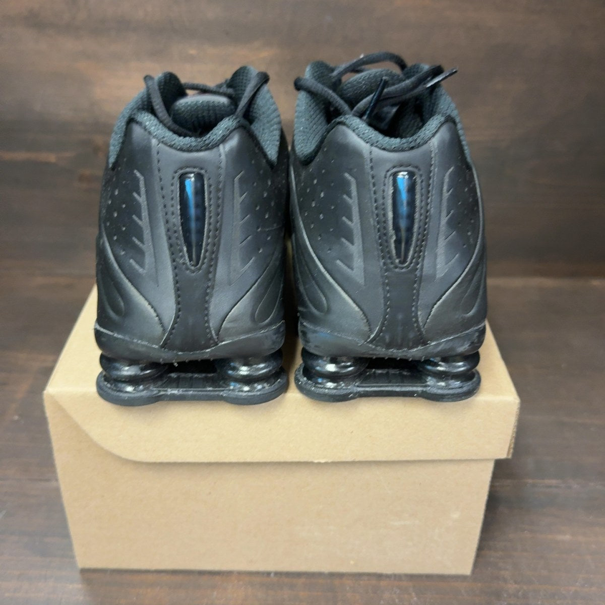 Nike Shox R4 Black Bright Crimson Size 12 (Pre-Owned) - Image 5