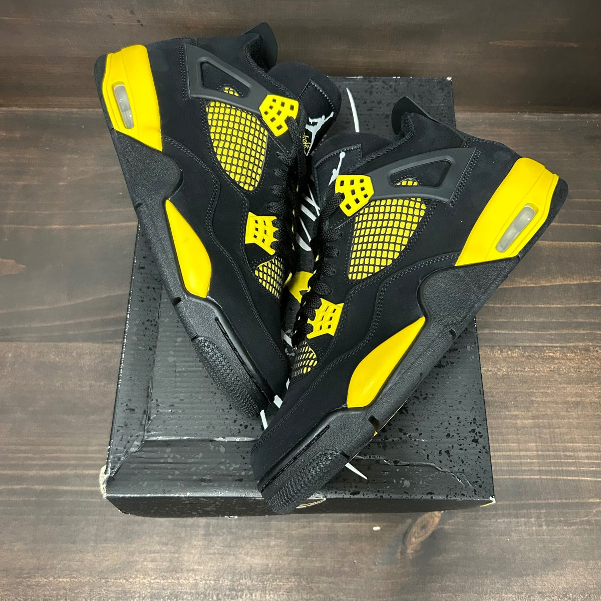 Jordan 4 Retro Thunder (2023) - Image 2