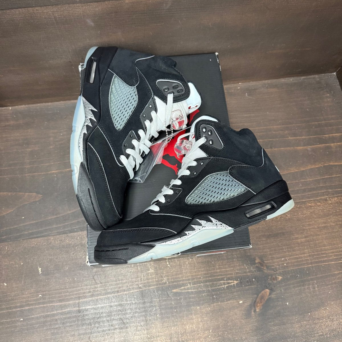 Jordan 5 Retro OG Black Metallic Reimagined Size 10 (Pre-Owned) - tag