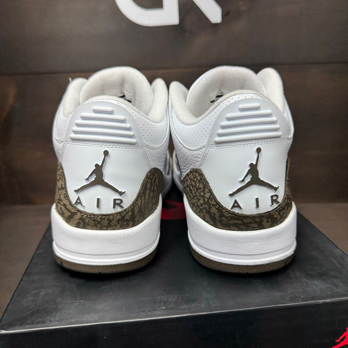 Jordan 3 Retro Mocha (2018) Size 10.5 (Pre-Owned) - sole