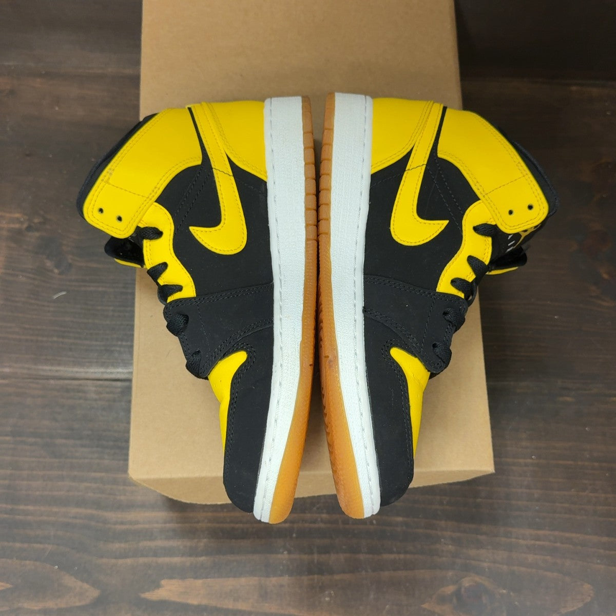 Jordan 1 Retro Mid New Love (2017) (GS) Size 6Y (Pre-Owned) - Image 4