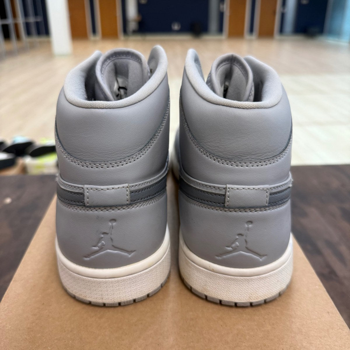 Jordan 1 Retro Mid Wolf Grey Cool Grey Size 12 (Pre-Owned) - Image 5