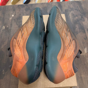 adidas Yeezy 700 V3 Copper Fade Size 10 (Pre-Owned) - Image 4