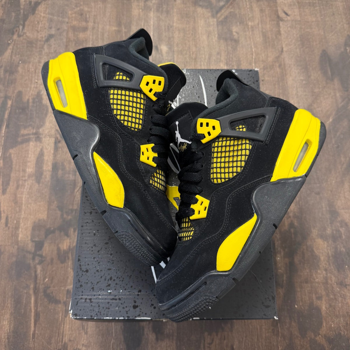 Jordan 4 Retro Thunder (2023) (GS) - Image 1