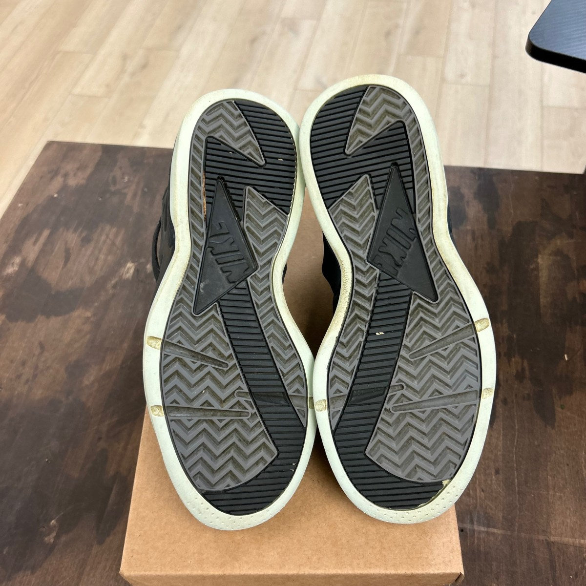 Nike Air Flight Huarache Dark Smoke Grey Barely Green Size 10 (Pre-Owned) - Image 5