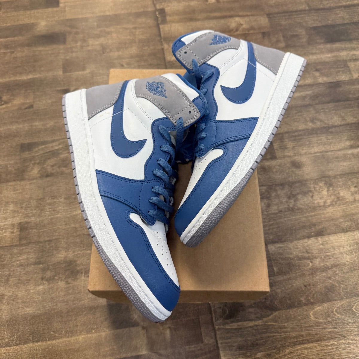 Jordan 1 Retro High OG True Blue Size 13 (Pre-Owned) - Image 1
