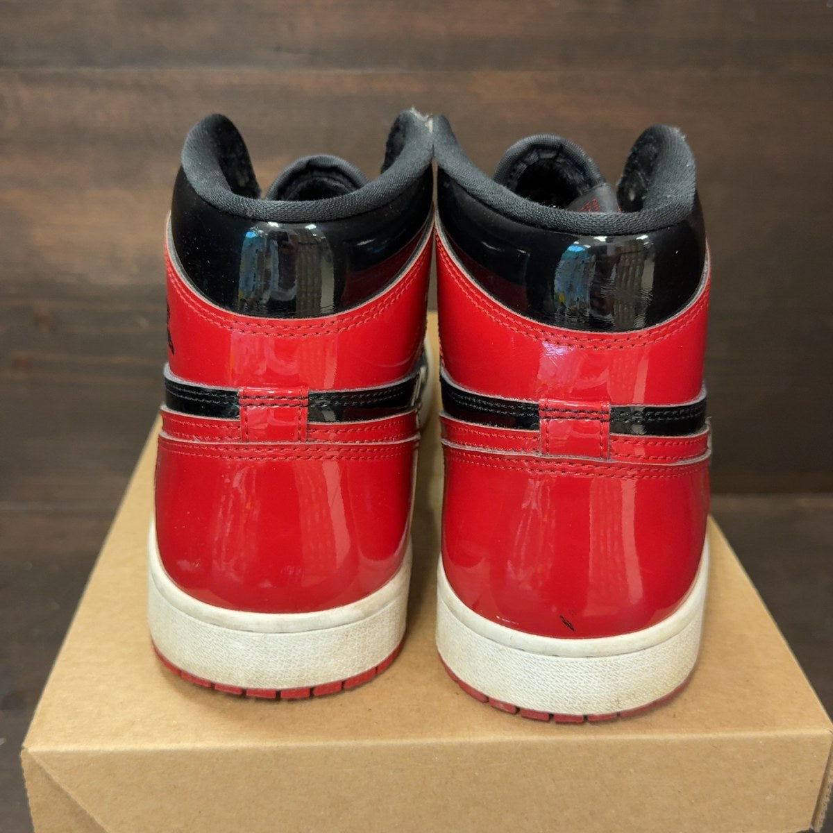 Jordan 1 Retro High OG Patent Bred Size 9 (Pre-Owned) - Image 5
