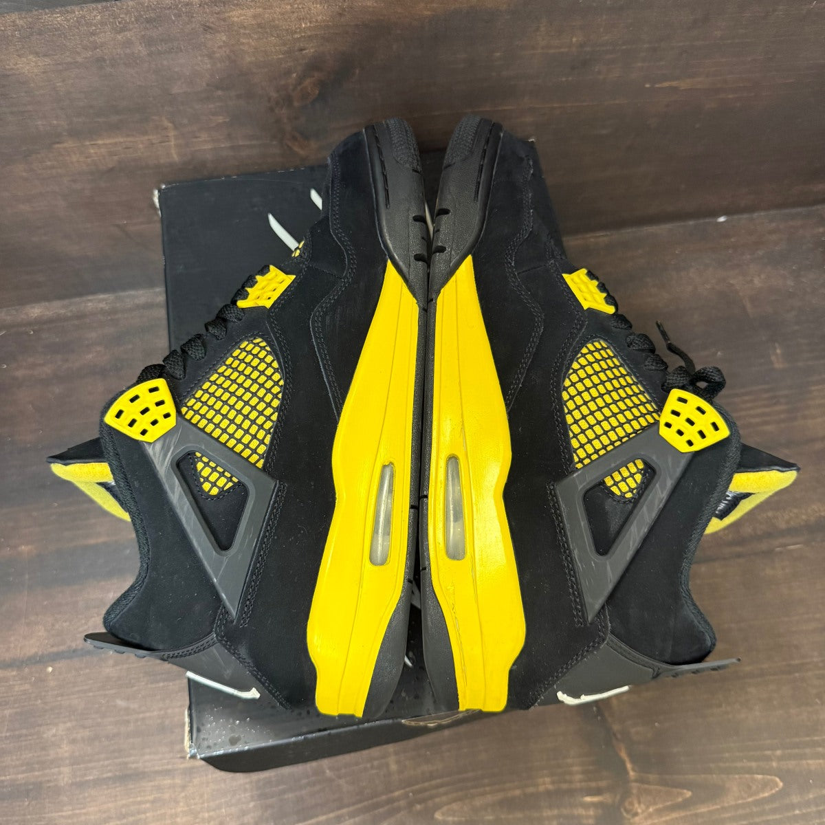 Jordan 4 Retro Thunder (2023) - Image 5
