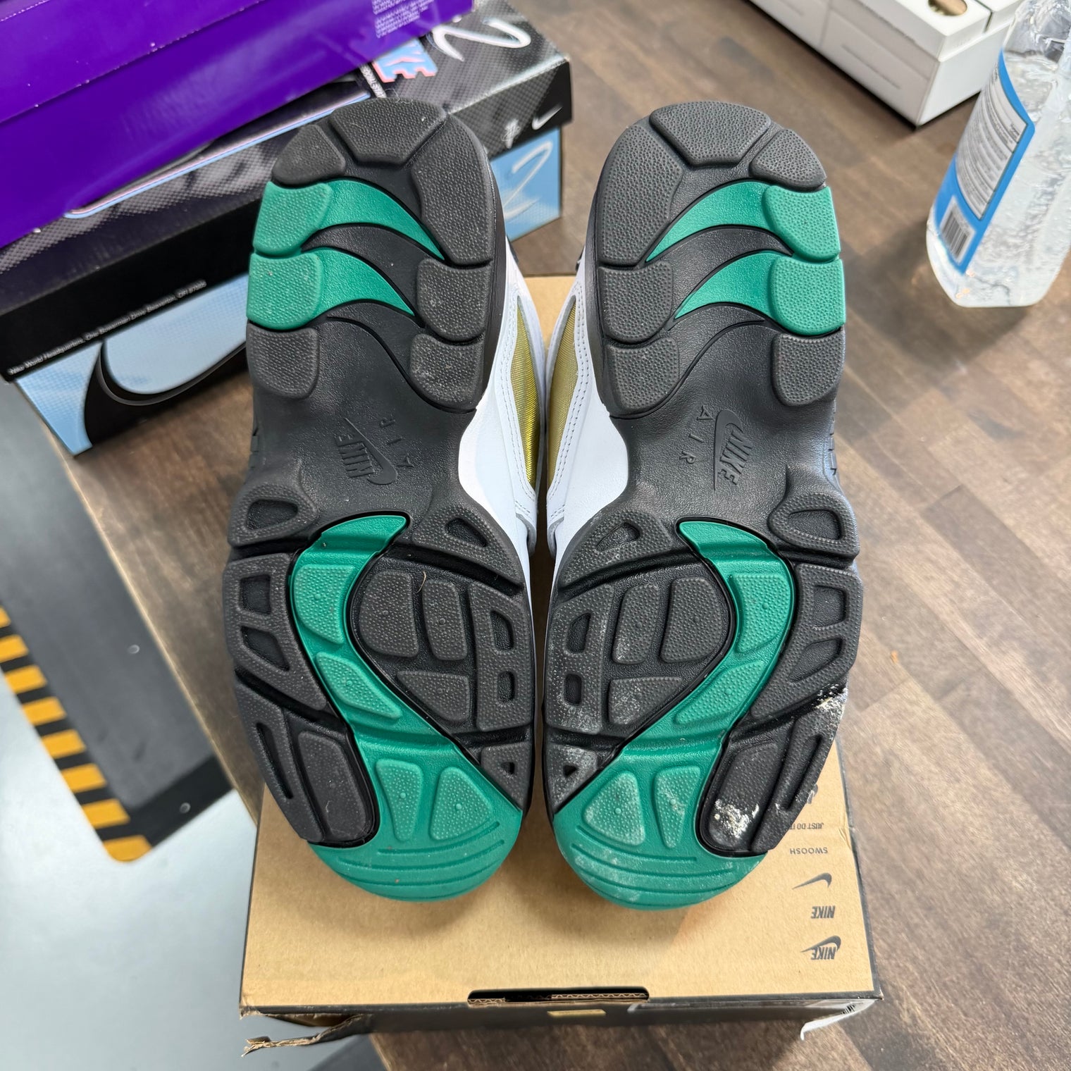 Emerald Nike Air Diamond Turf (USED, No Lid)
