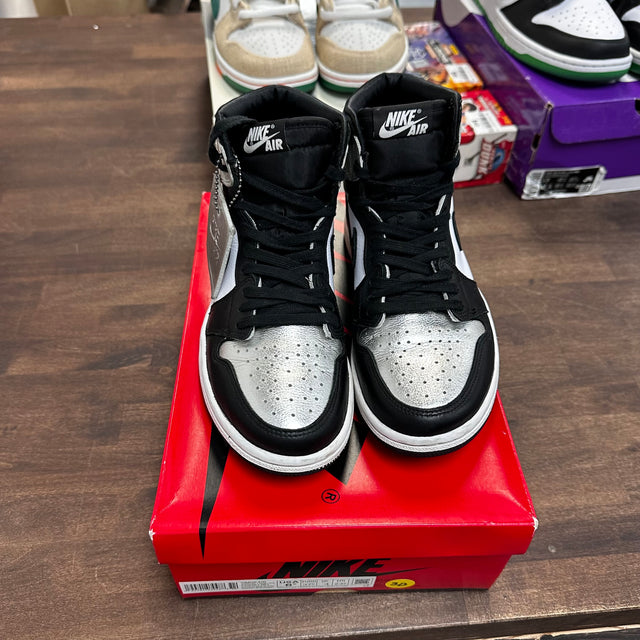(W) Silver Toe Jordan 1 High (USED)