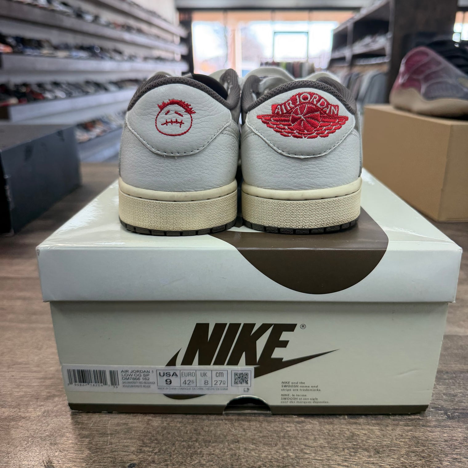 Reverse Mocha Travis Scott Jordan 1 Low (USED)