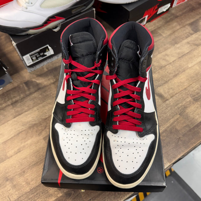 Black Gym Red Jordan 1 Retro High (USED)