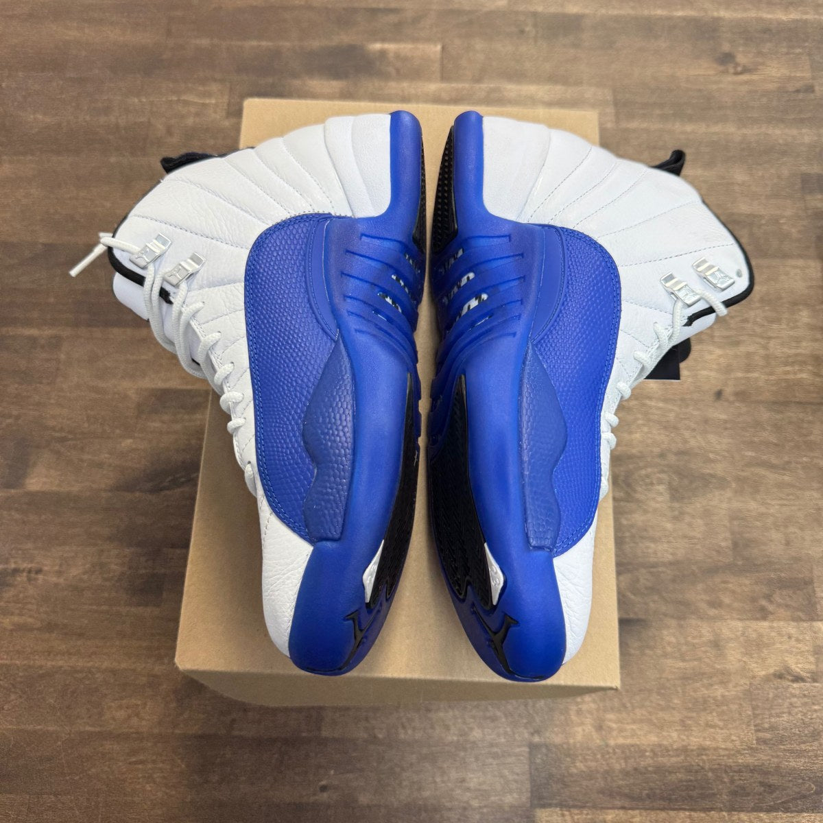 Jordan 12 Retro Blueberry Size 9.5 (Pre-Owned) - Image 2