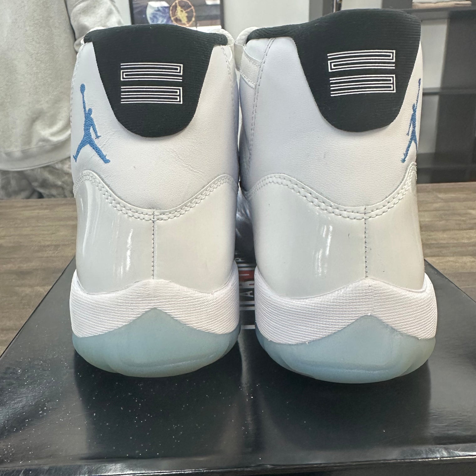 Legend Blue Jordan 11 2024 (USED)