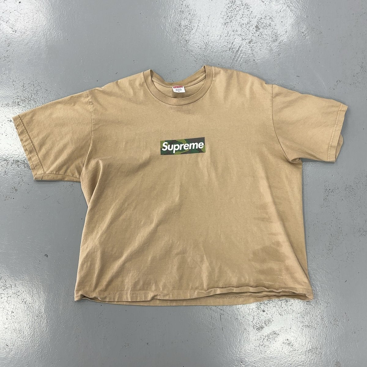 Supreme Tee Size XL (Pre-Owned) - front
