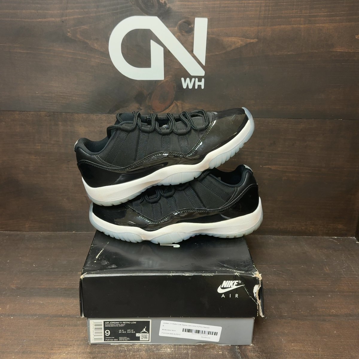 Jordan 11 Retro Low Space Jam Size 9 (Pre-Owned) - front