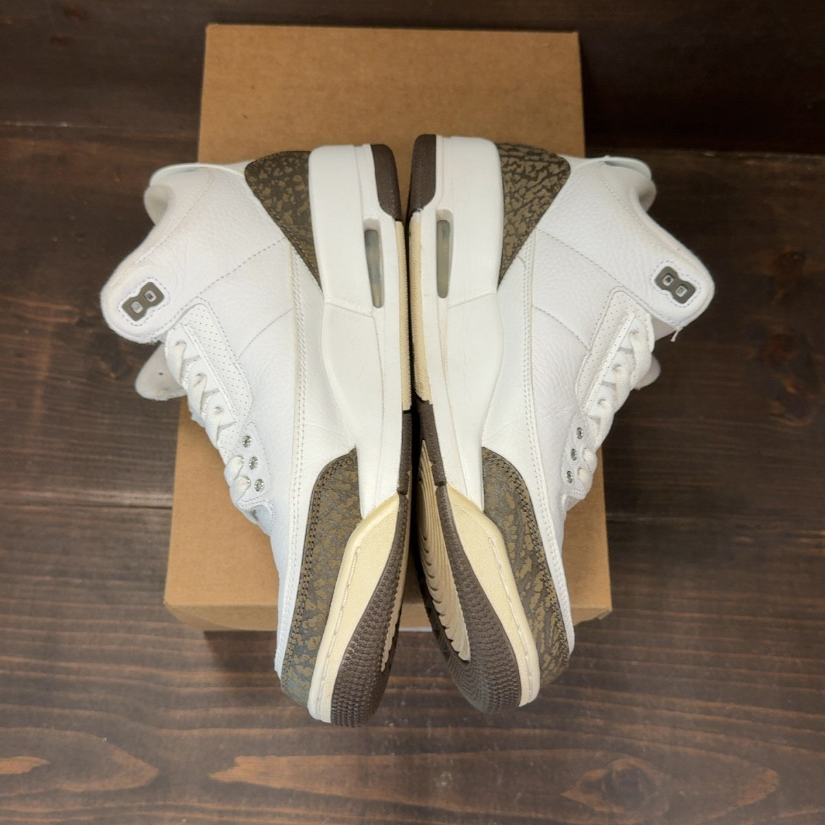 Jordan 3 Retro Mocha (2018) Size 9.5 (Pre-Owned) - Image 4