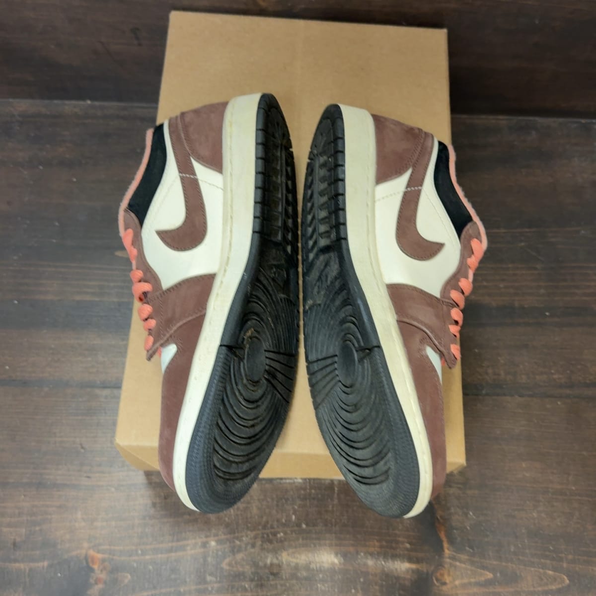 Jordan 1 Low Mocha Size 7.5 (Pre-Owned) - aux