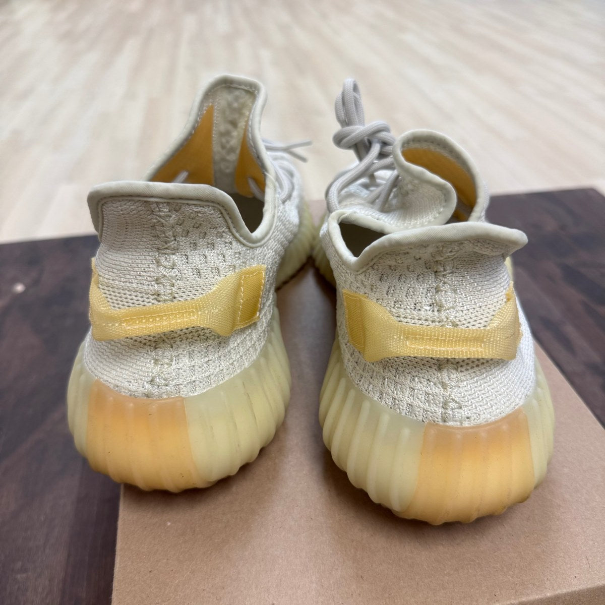 adidas Yeezy Boost 350 V2 Light Size 11 (Pre-Owned) - Image 4