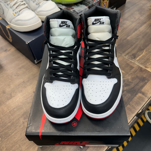 (W) Satin Black Toe Jordan 1 High (USED)