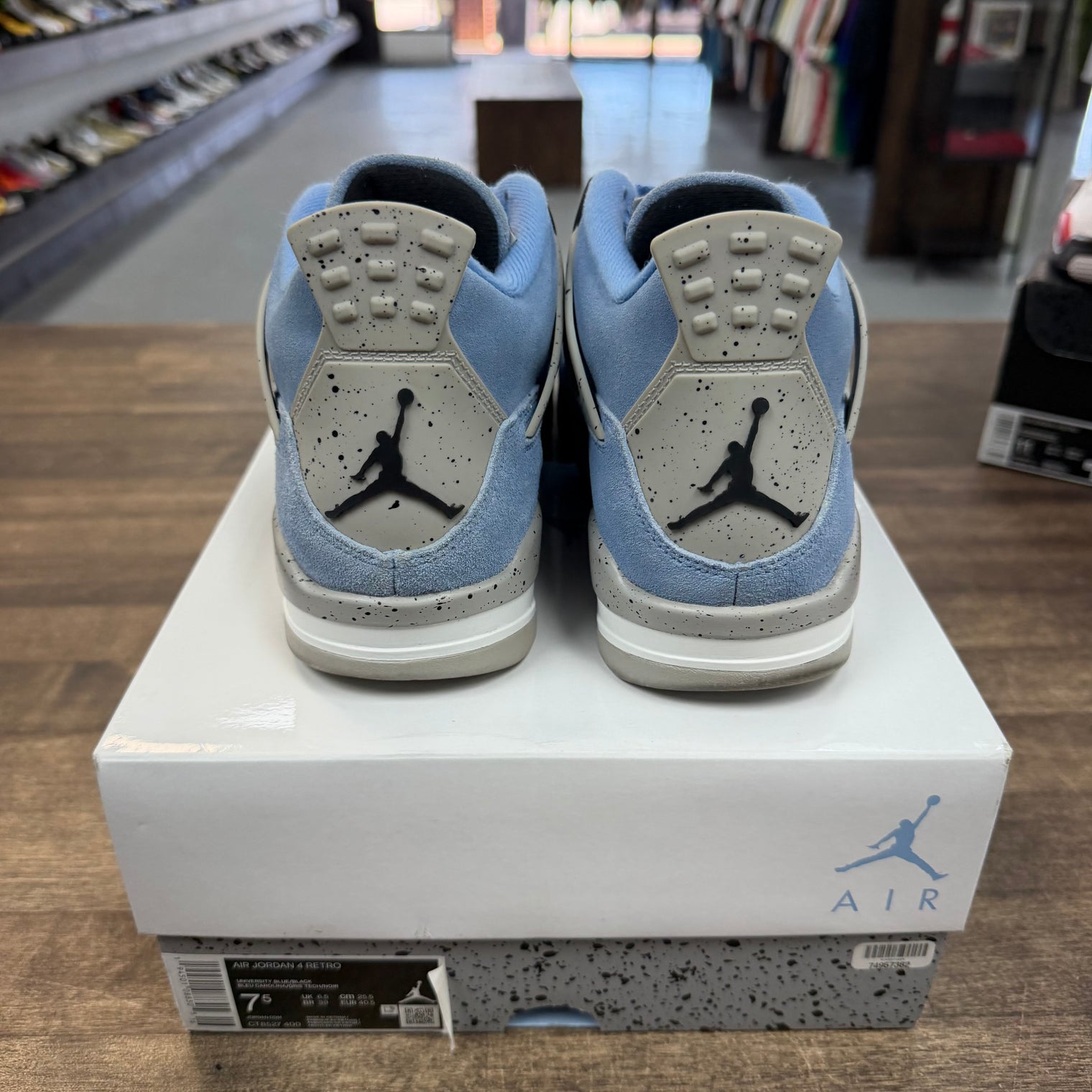 University Blue Jordan 4 Retro (USED)
