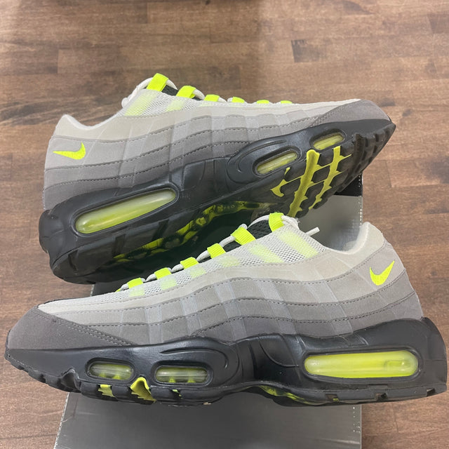 OG Neon Air Max 95 (2015) (USED)