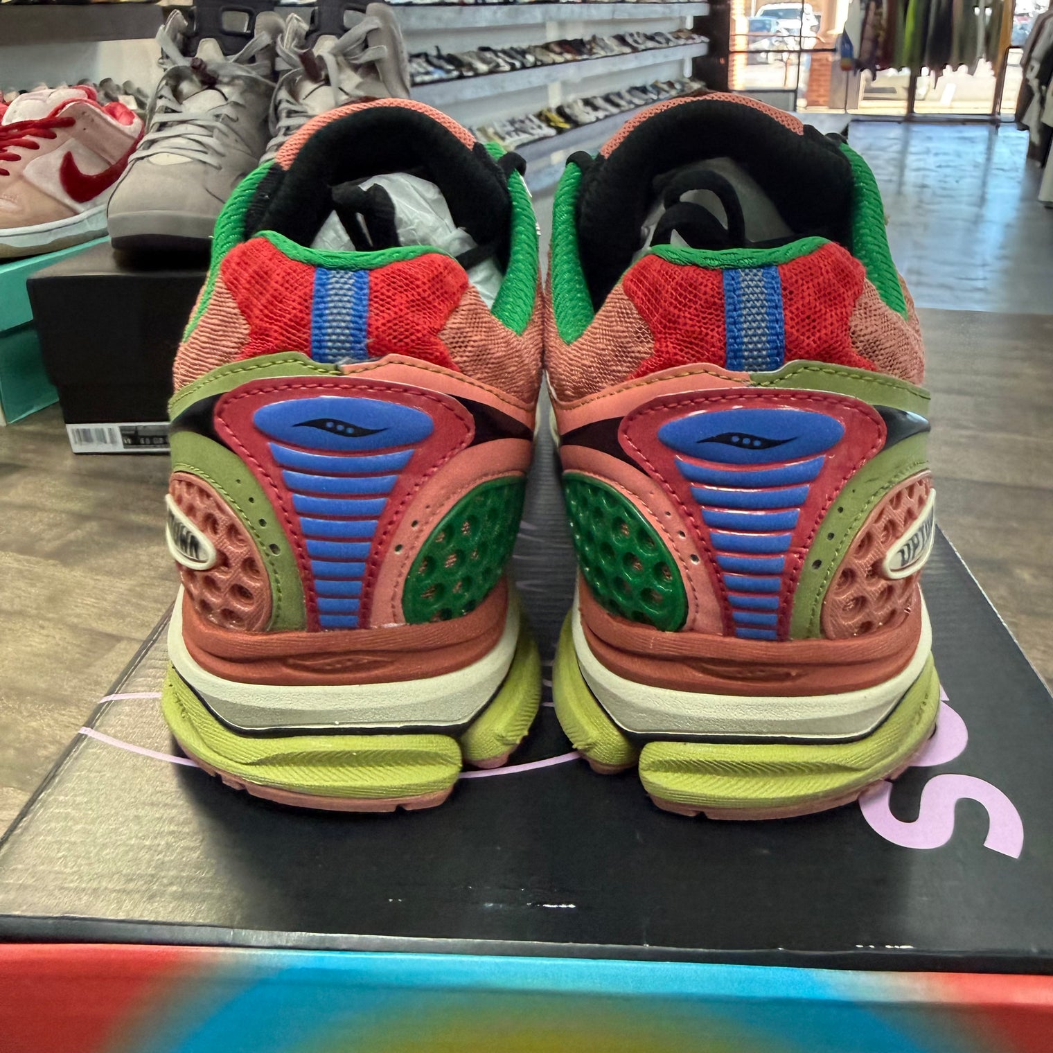 Jae Tips Flowers Grow Uptown Virginia Creeper Saucony ProGrid Triumph 4 (Lightly Worn)