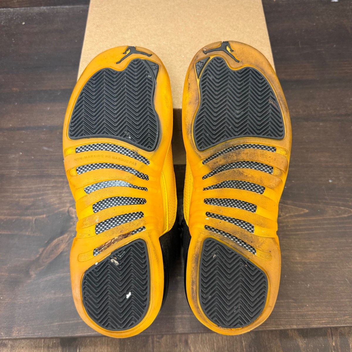 Jordan 12 Retro Black University Gold (GS) Size 7Y (Pre-Owned) - Image 5