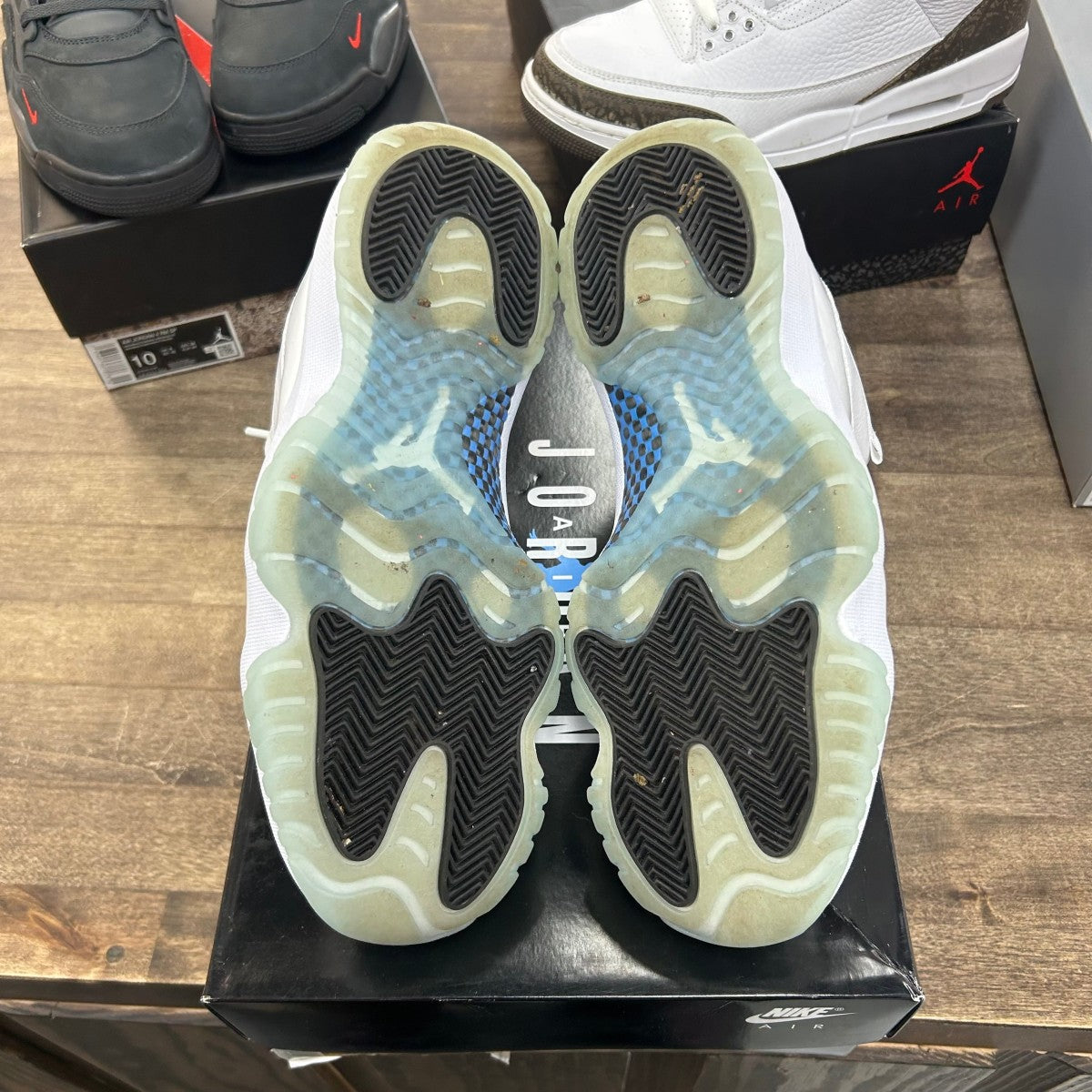 Jordan 11 Retro Low Legend Blue - Image 5