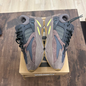adidas Yeezy Boost 700 Mauve - Image 3