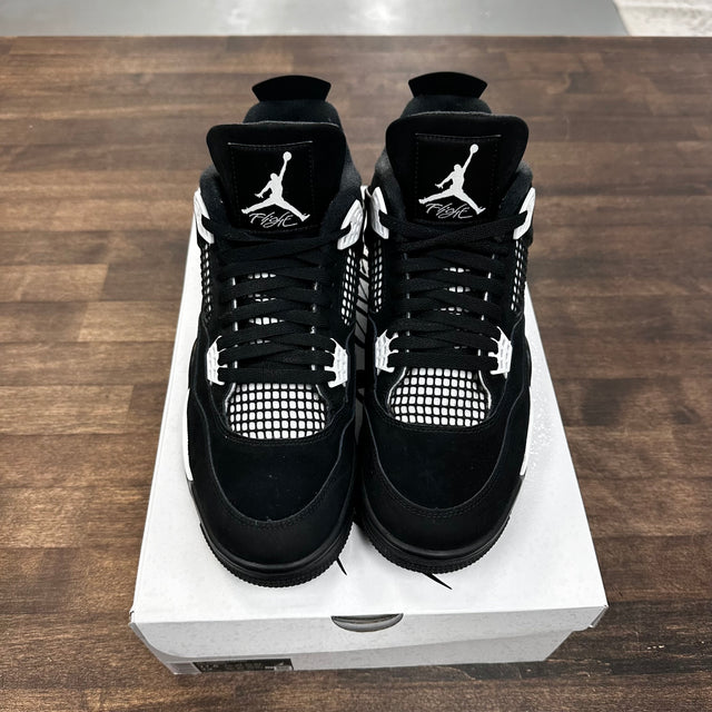 White Thunder Jordan 4 (USED)