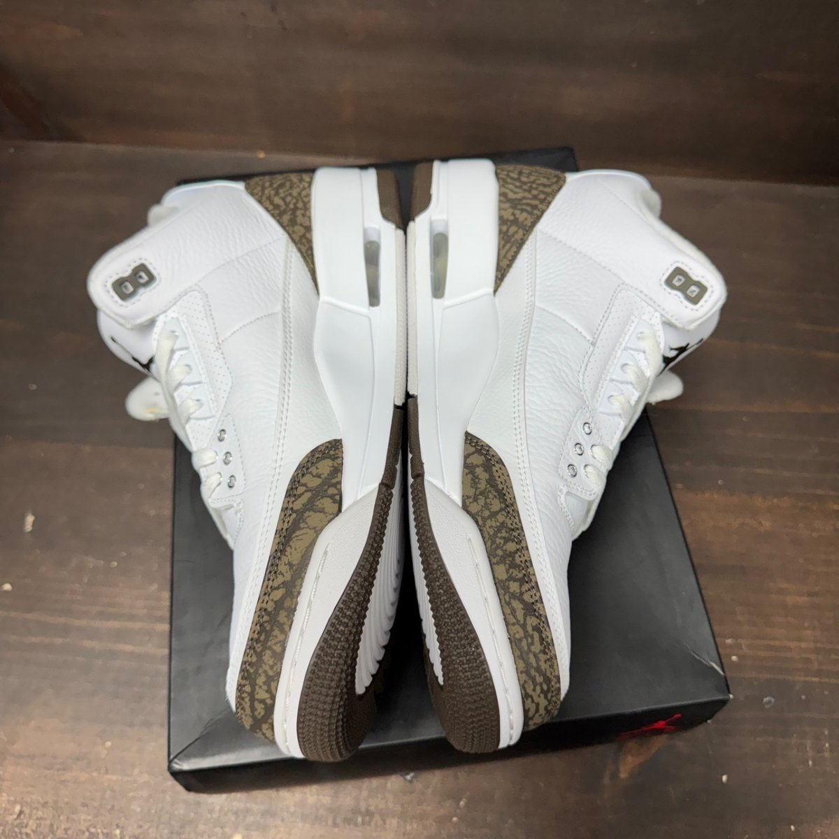 Jordan 3 Retro Mocha (2018) Size 10.5 (Pre-Owned) - tag