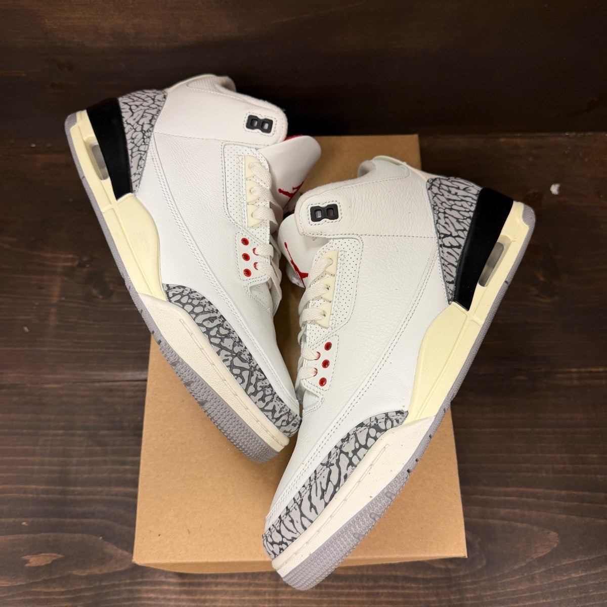 Jordan 3 Retro White Cement Reimagined Size 11 (Pre-Owned) - Image 2