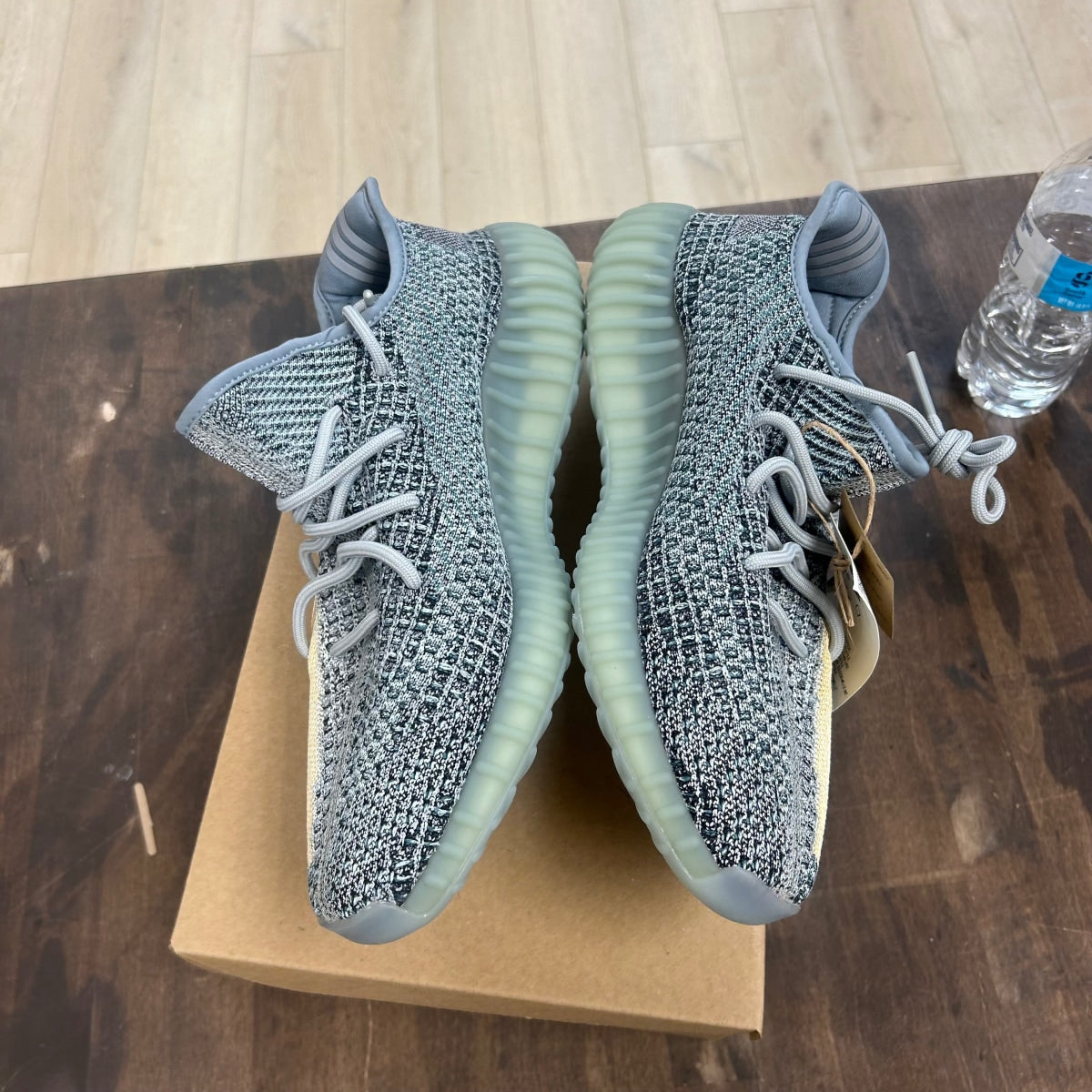 adidas Yeezy Boost 350 V2 Ash Blue Size 11 (Pre-Owned) - Image 3