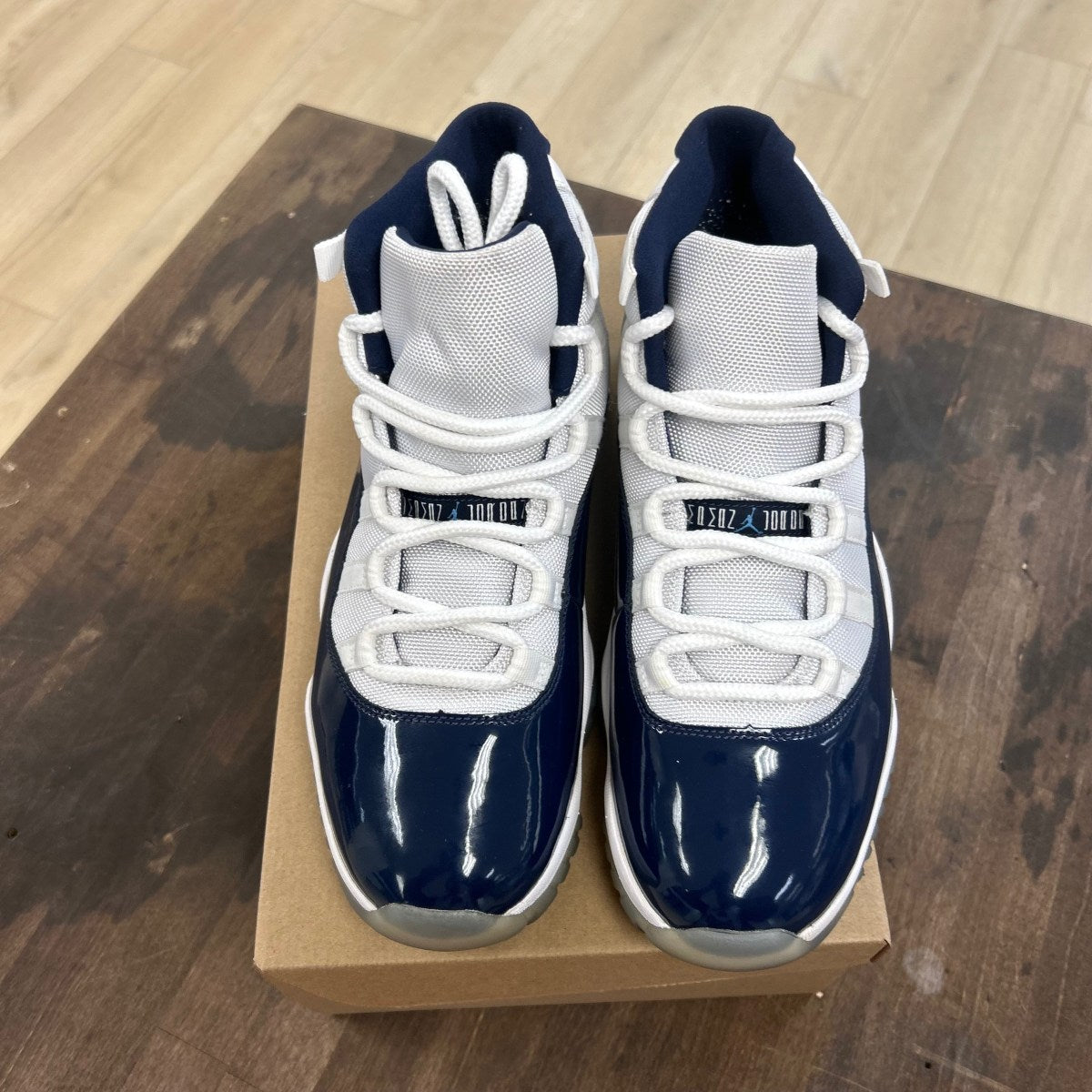 Jordan 11 Retro UNC Win Like 82 Size 10 (Pre-Owned) - Image 2