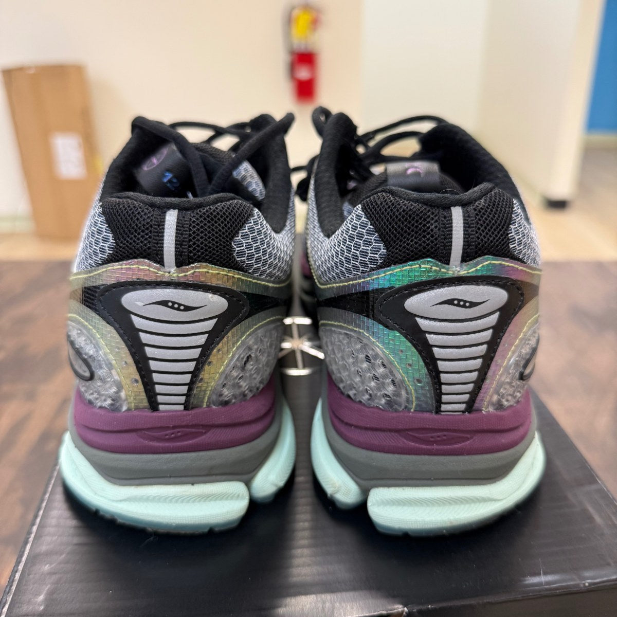 Saucony ProGrid Triumph 4 Winter Solstice Holographic - Image 3