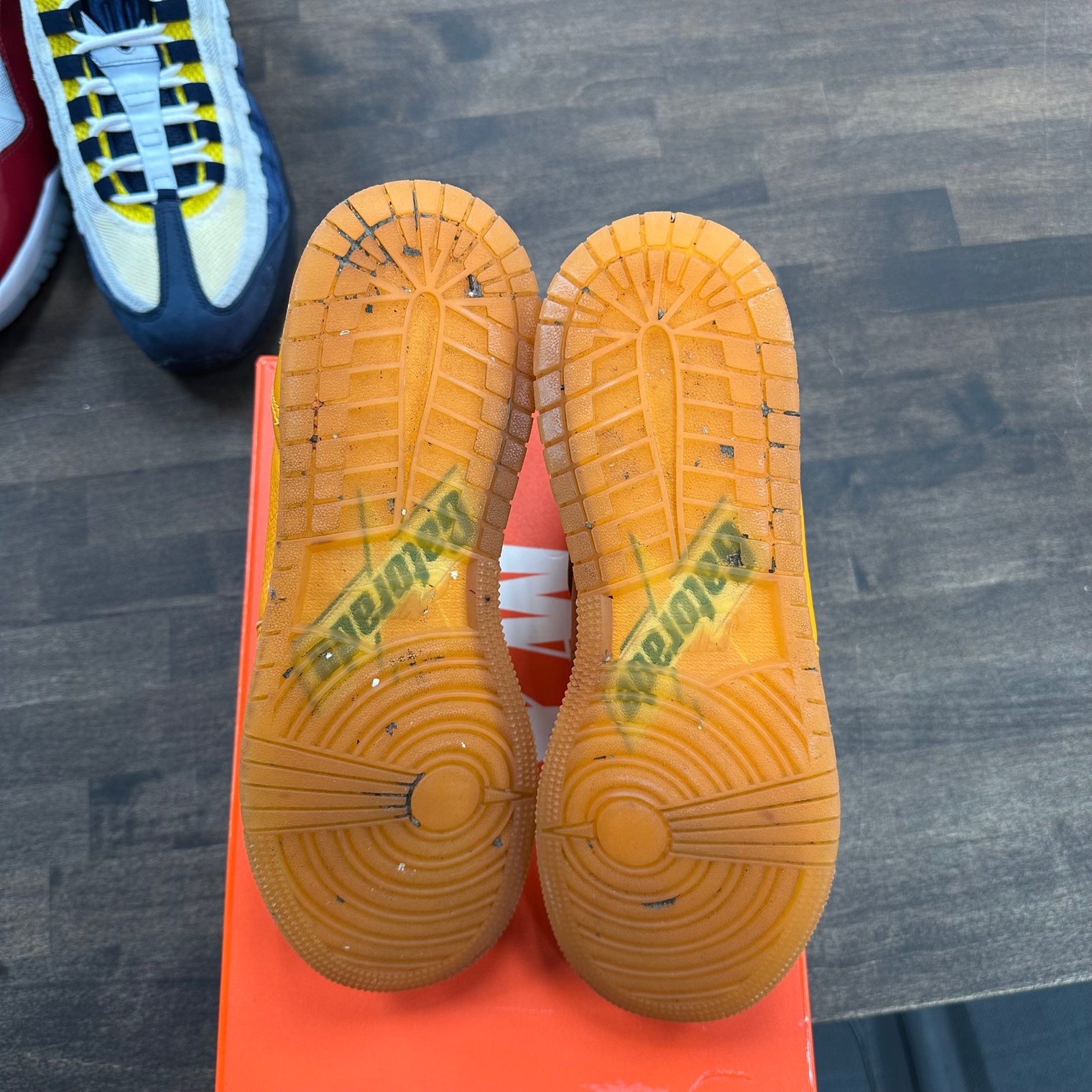 Gatorade Orange Peel Jordan 1 Retro High (GS) (USED)