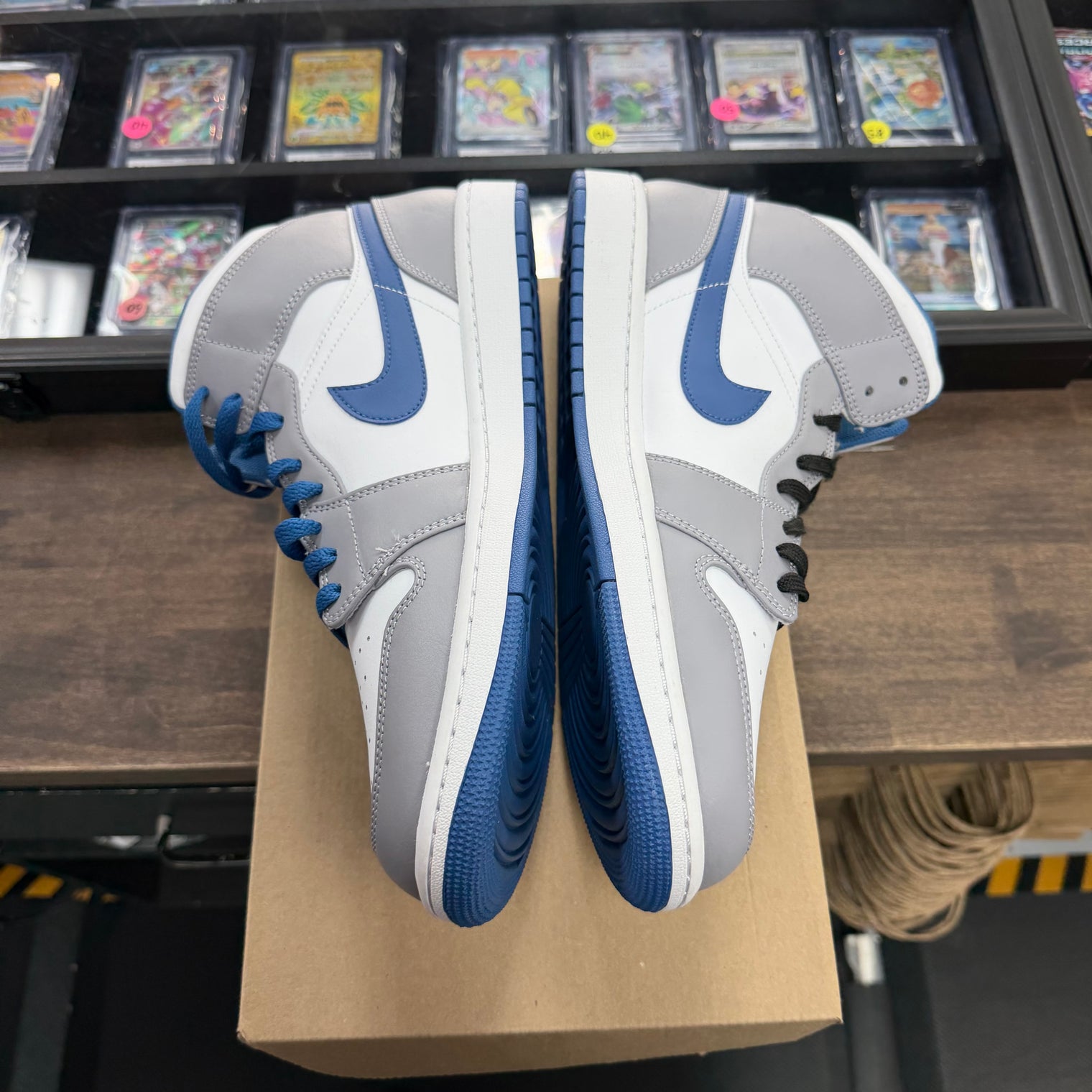 True Blue Jordan 1 Mid (USED, No Lid)