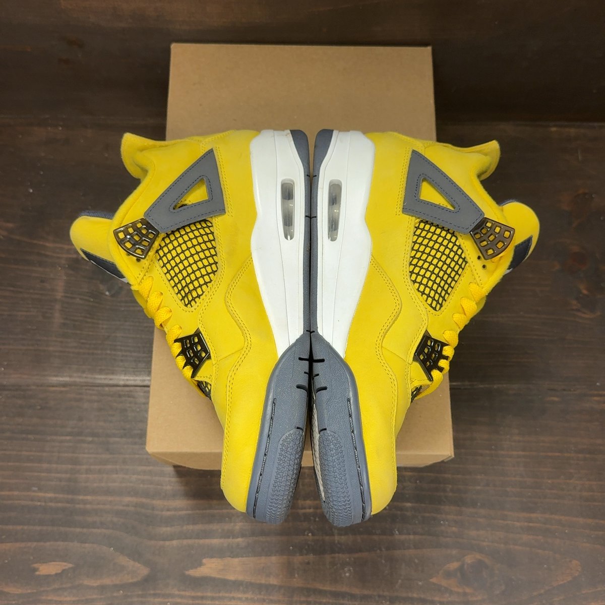 Jordan 4 Retro Lightning (2021) Size 9 (Pre-Owned) - aux