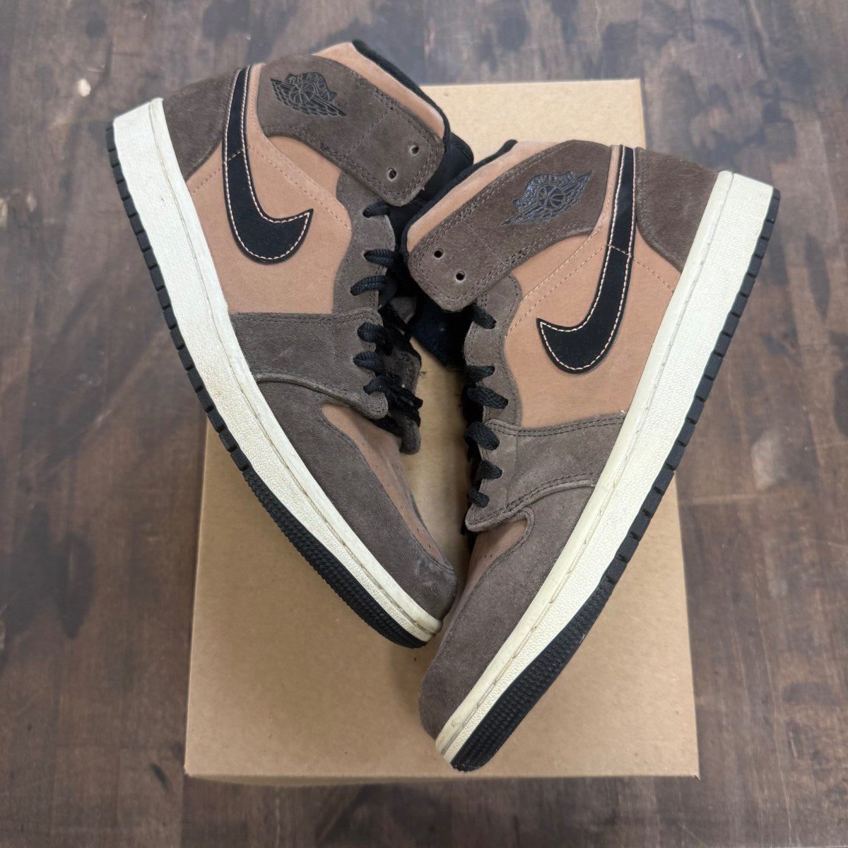 Jordan 1 Mid SE Dark Chocolate Size 8.5 (Pre-Owned) - Image 1